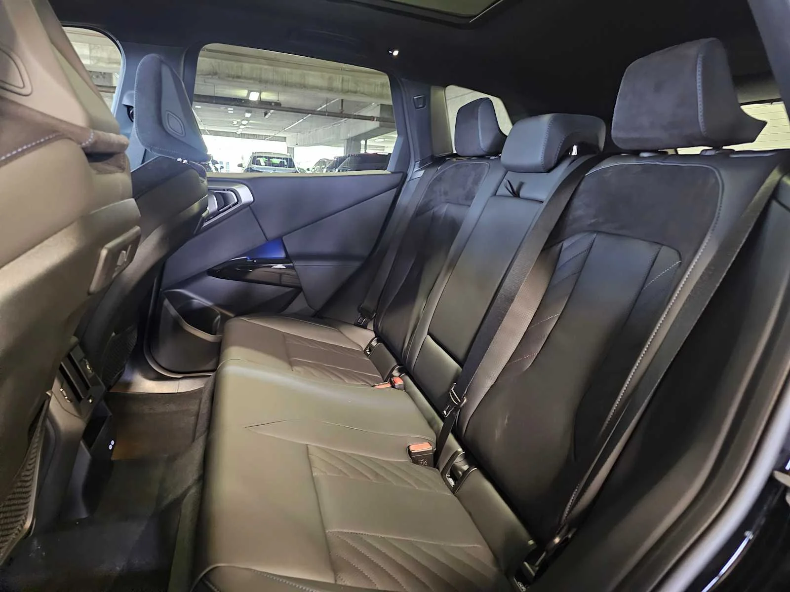 New 2026 Black Sapphire Metallic BMW 30 xDrive image 33