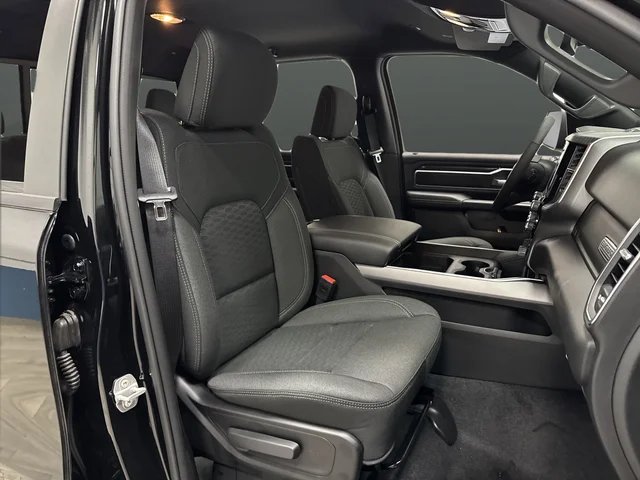 New 2026 Diamond Black Crystal Pearl-Coat Exterior Paint RAM Big Horn/Lone Star image 30