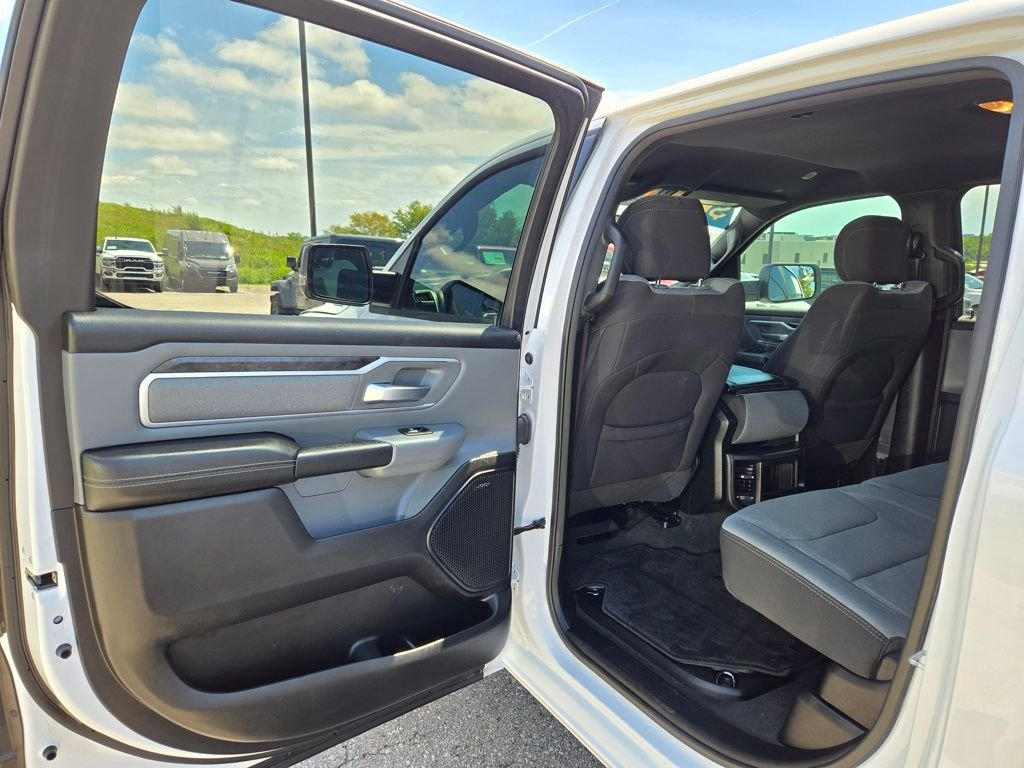 Used 2023 White Ram Big Horn/Lone Star image 27