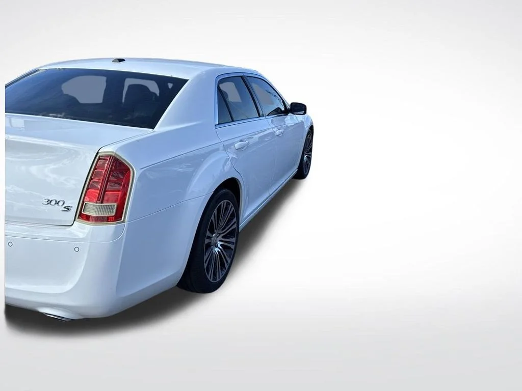 Used 2013 White Chrysler S image 4