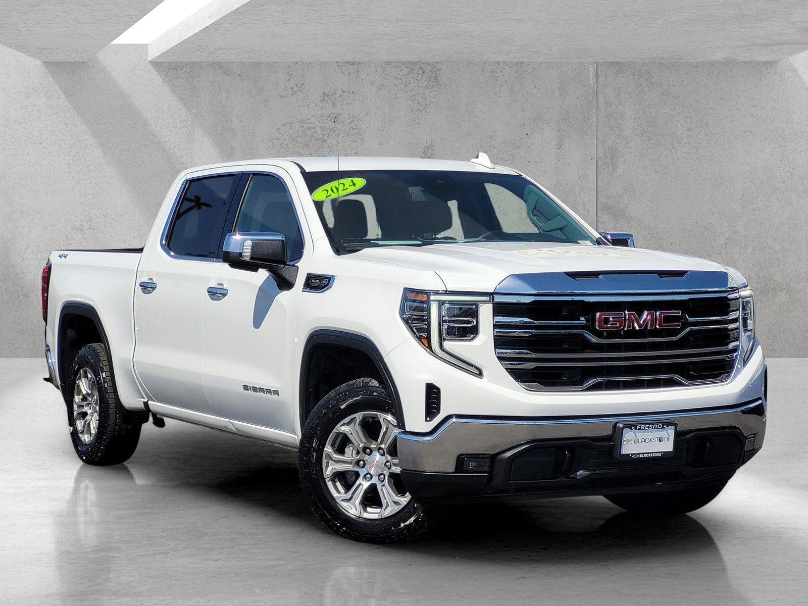 2024 GMC Sierra 4WD Crew Cab Short Box SLT's photo