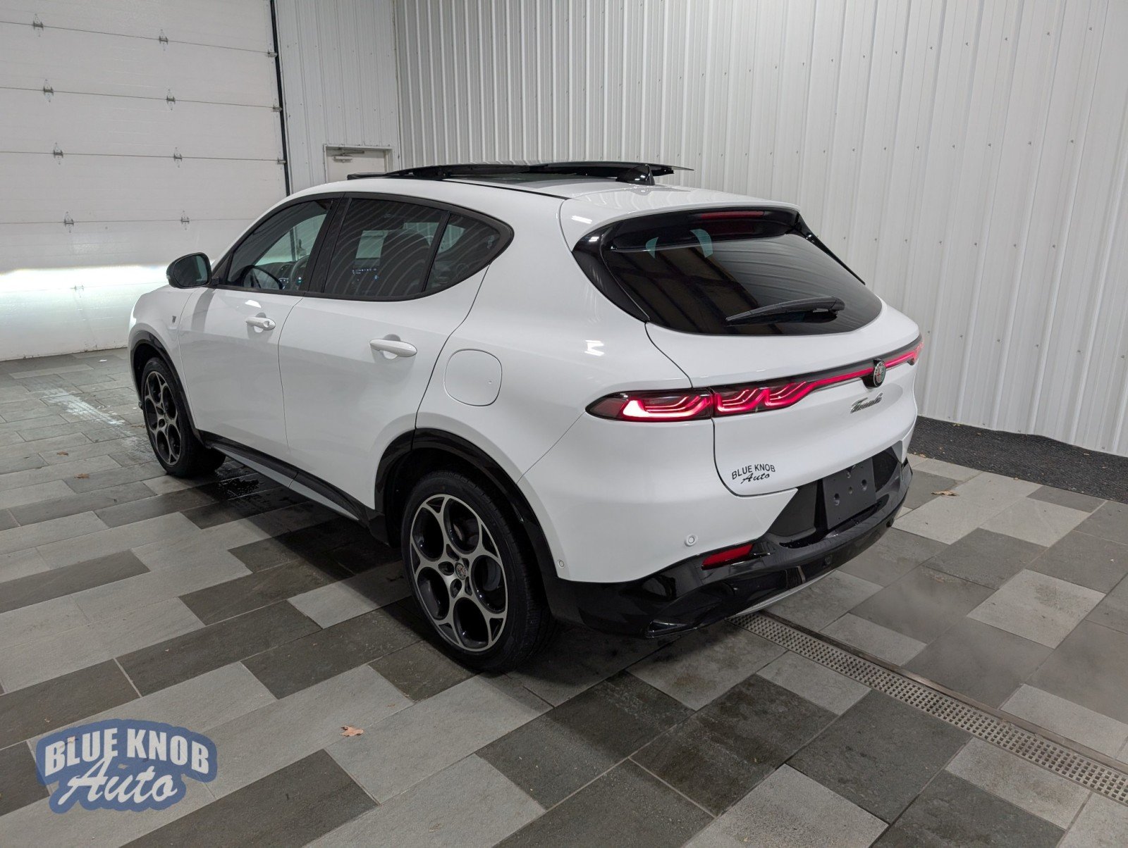 2024 Alfa Romeo Tonale Ti photo 2