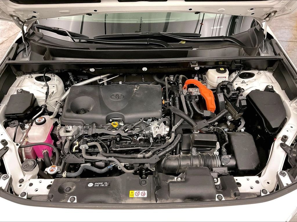 Used 2023 White Toyota LE image 14