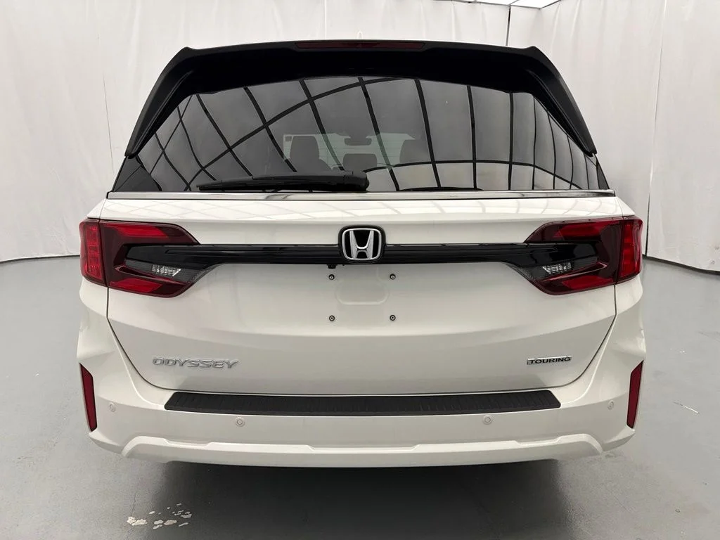 New 2026 Platinum White Pearl Honda Touring image 7