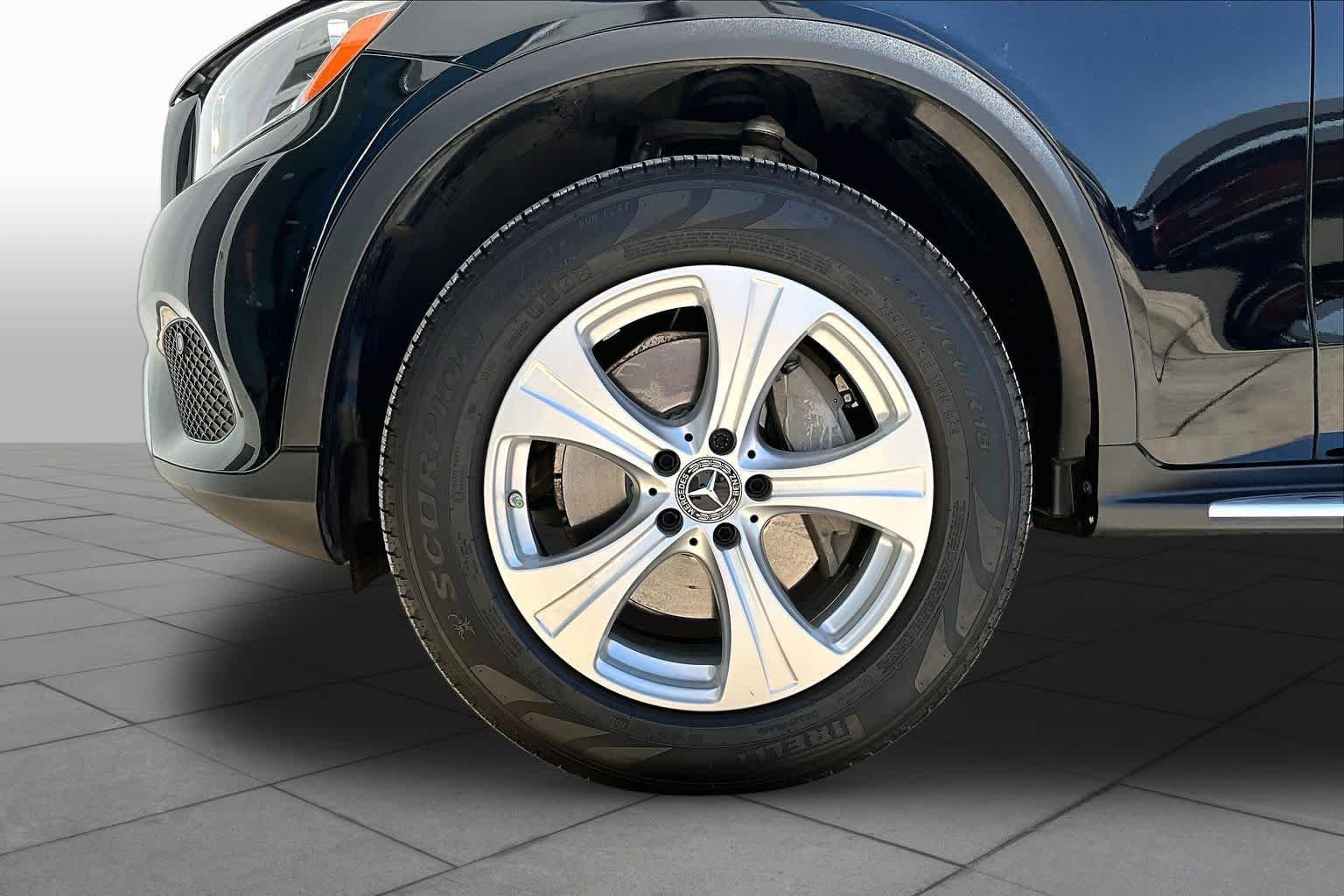 Used 2018 Black Mercedes-Benz GLC 300 image 11