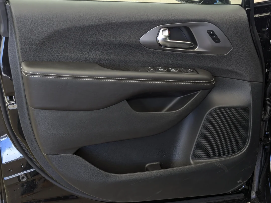 New 2026 Black Chrysler Select - - AWD - 3.6L Pentastar VVT V6 - S Appearance Pkg w/ 20 Whls & More! image 11