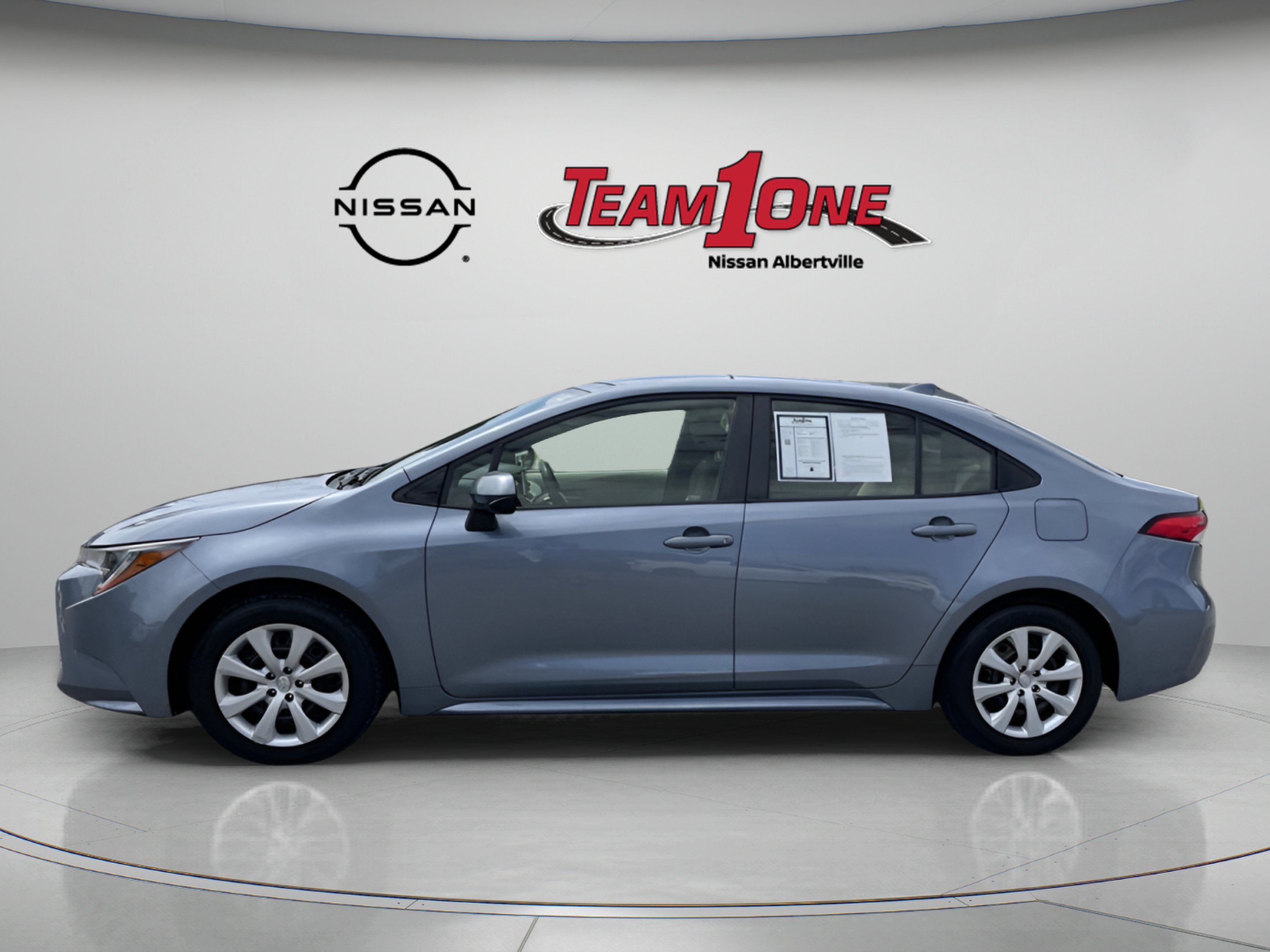 Used 2021  Toyota LE image 4
