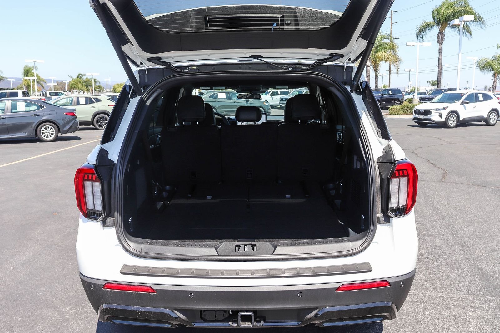 New 2026 Star White Metallic Tri-Coat Ford ST-Line image 25