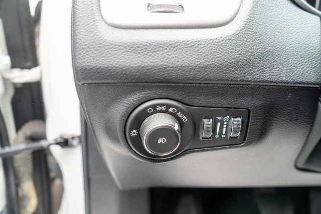 Used 2019 White Clearcoat Jeep Latitude image 21