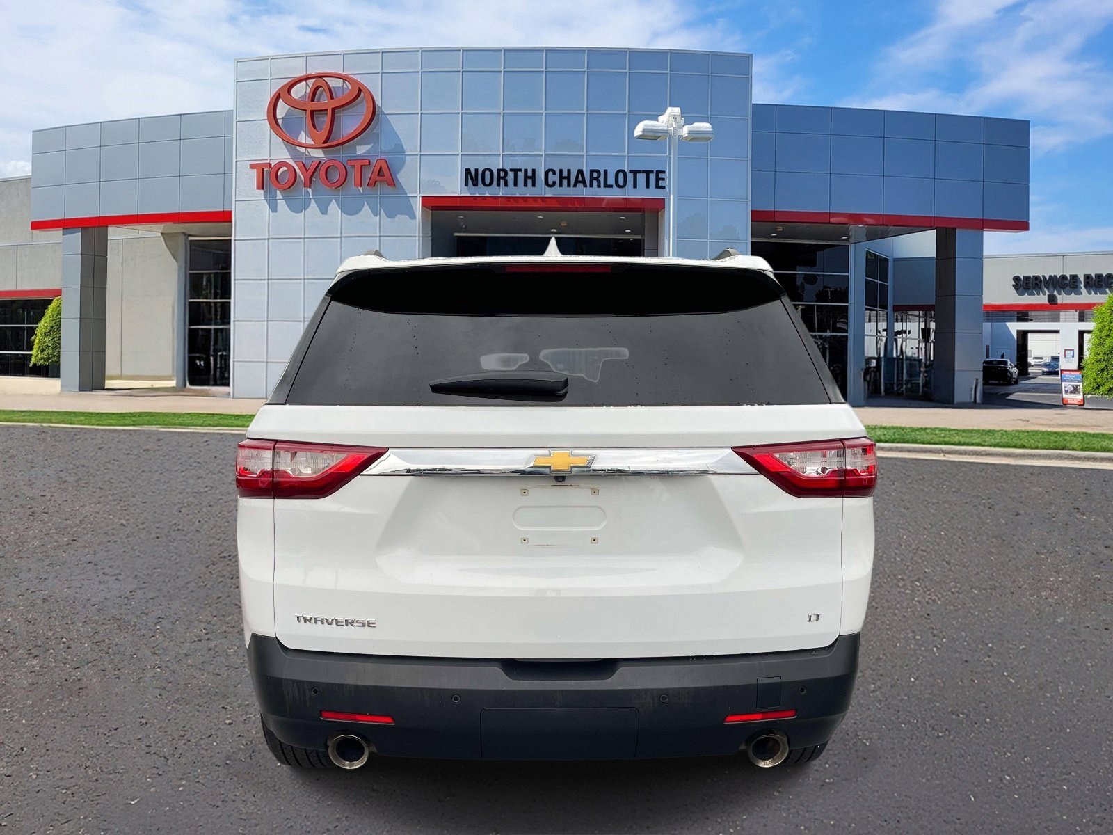 Used 2019 Summit White Chevrolet LT Cloth image 4