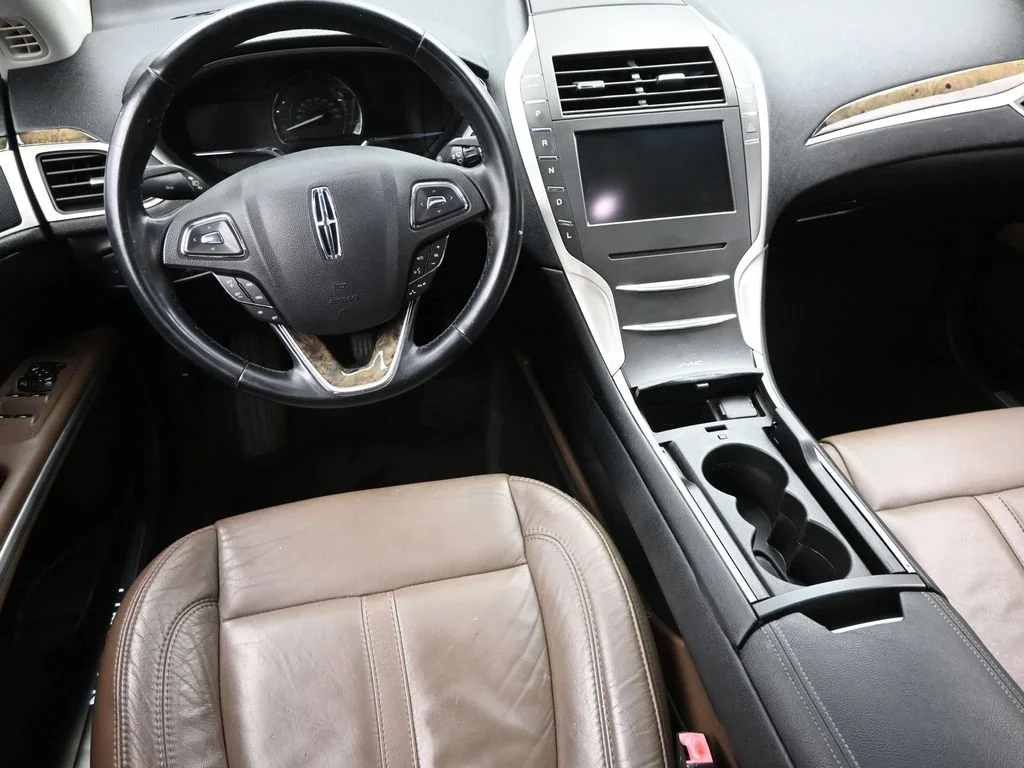 Used 2016 White Lincoln Base image 15