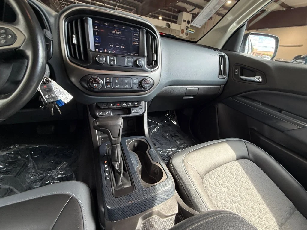 Used 2019 Black Chevrolet Z71 image 15