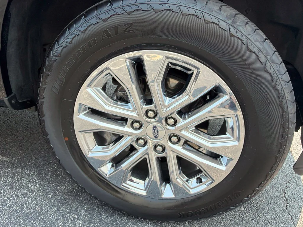 Used 2023 Agate Black Metallic Ford XLT image 9