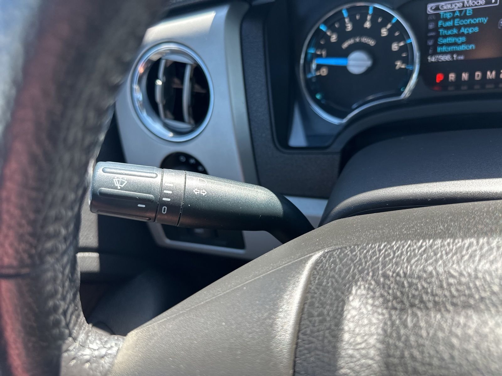 Used 2014 White Ford Lariat image 47