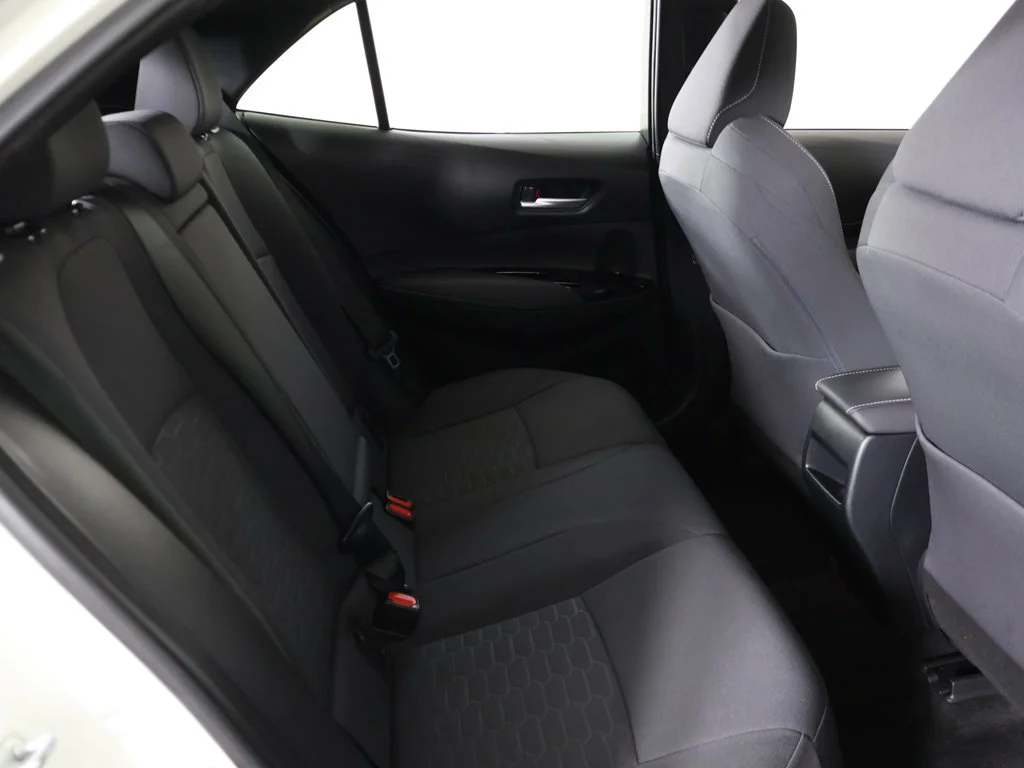 Used 2019 White Toyota SE image 30