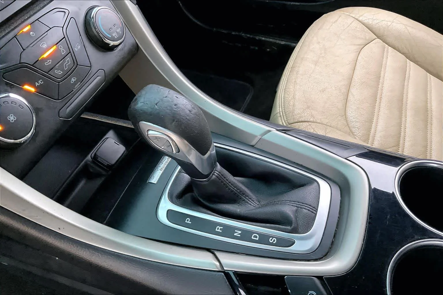 Used 2014 Oxford White Ford SE image 15