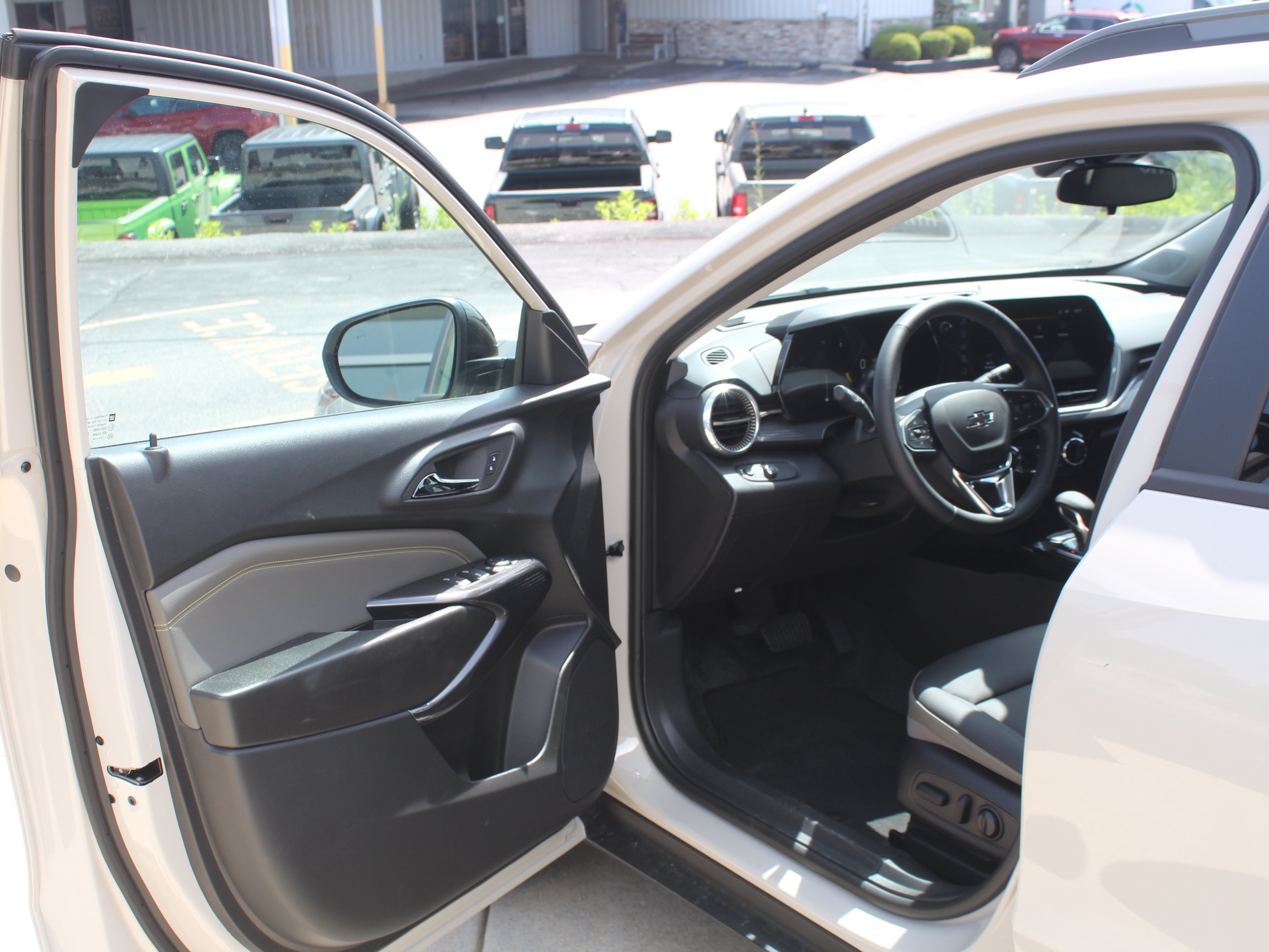 2026 Chevrolet Trax Activ - Photo 8
