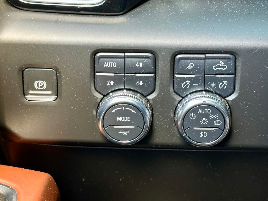 Used 2025 Black GMC Denali Ultimate image 39