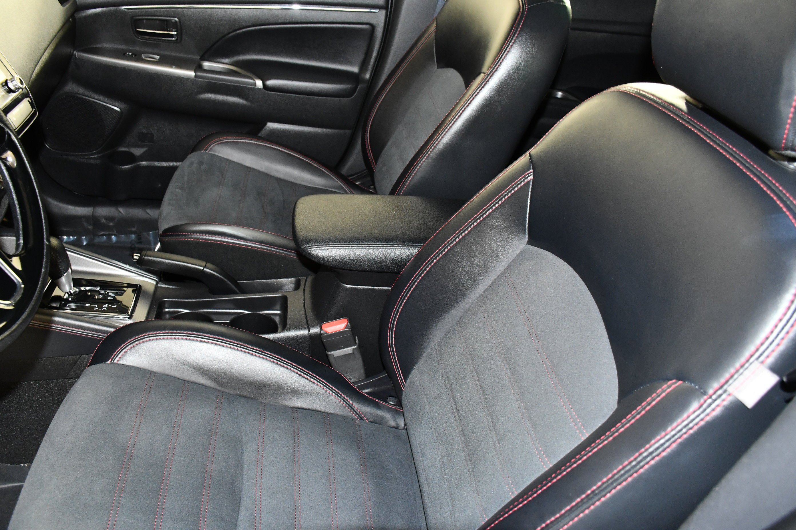 Certified Used 2024 Black Mitsubishi SE image 38