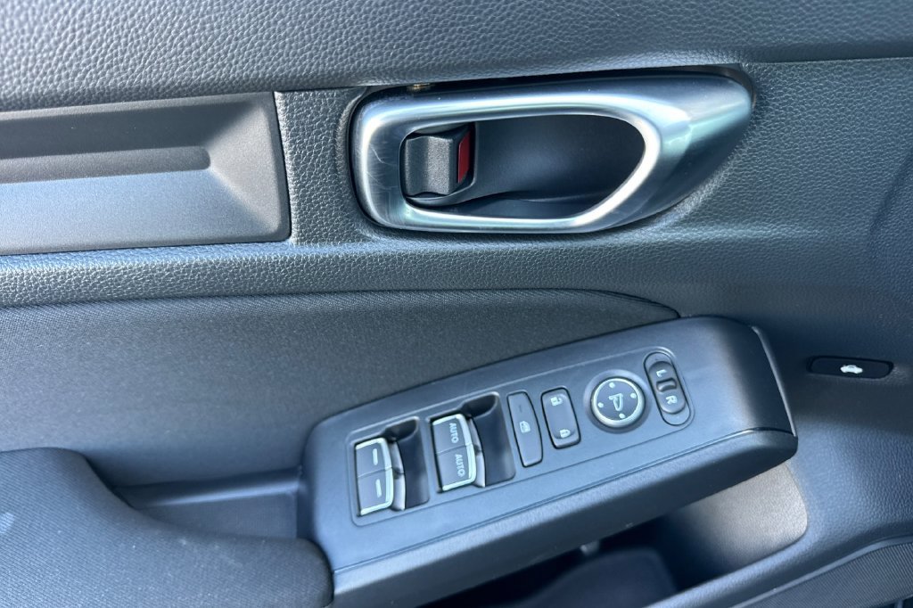 Used 2026 Meteorite Gray Metallic Honda LX image 13