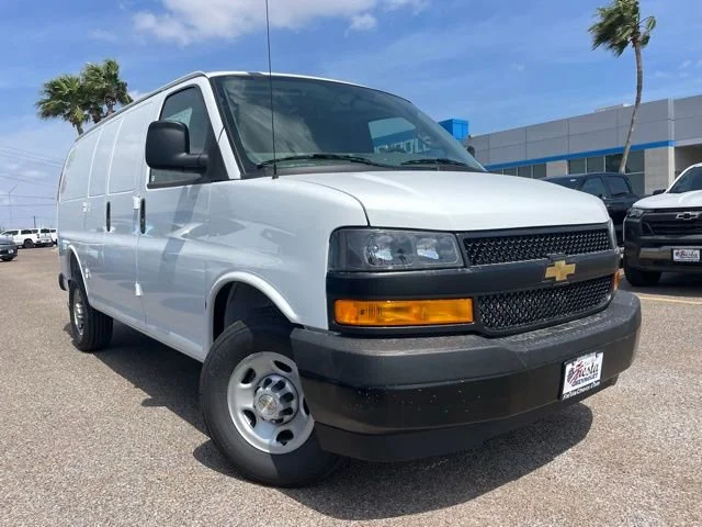 2026 Chevrolet Express 2500 Work Van HD's photo
