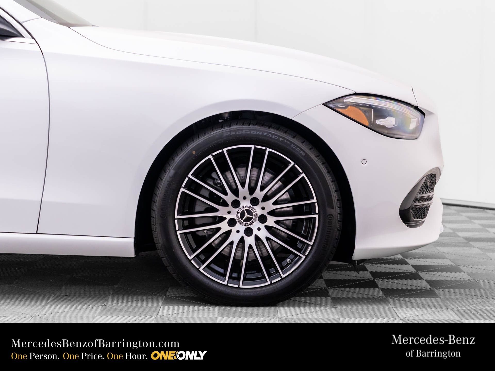 New 2026 MANUFAKTUR Moonlight White Metallic Mercedes-Benz C 300 image 37