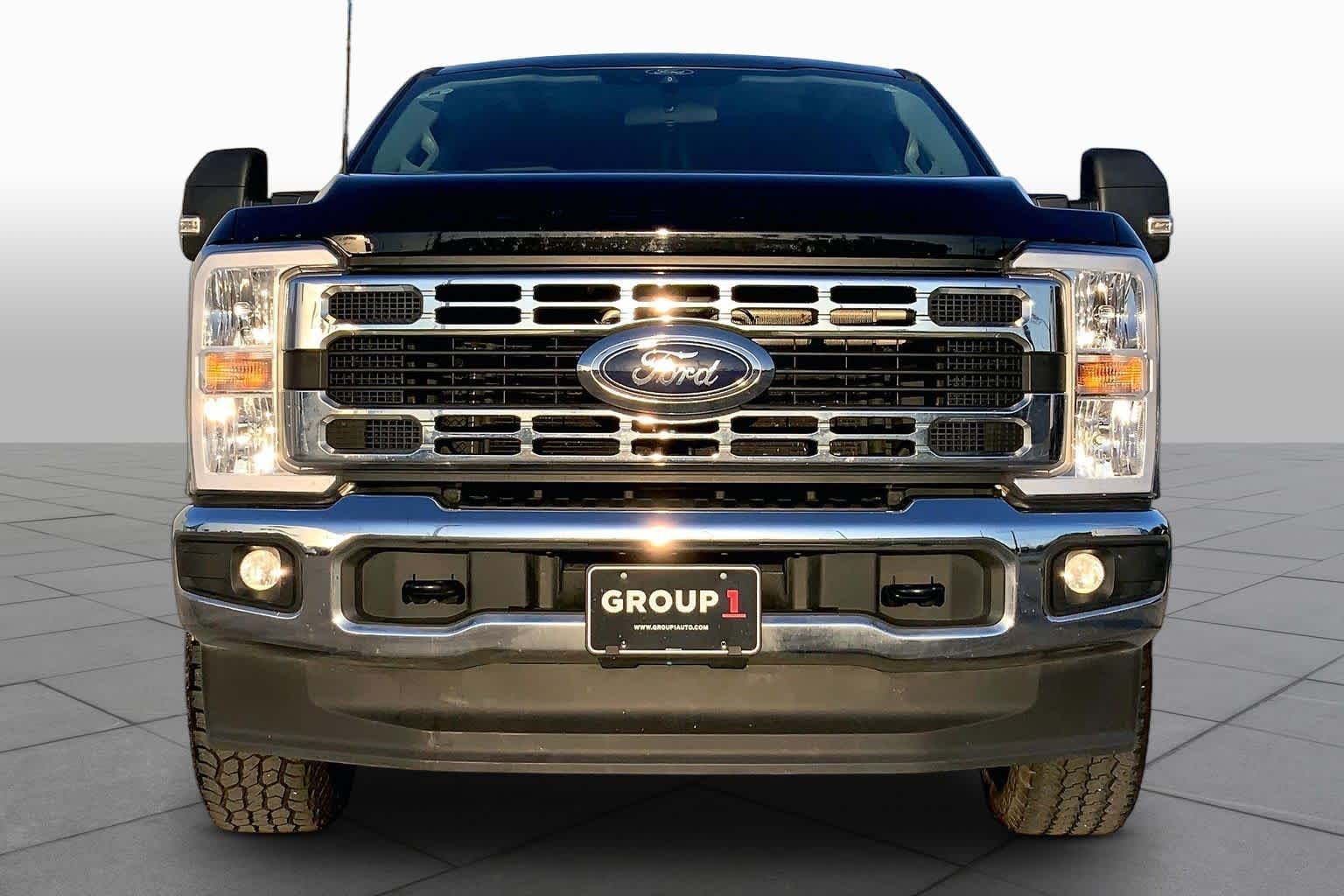 Used 2025 Agate Black Metallic Ford F-250 Pickup XLT image 4