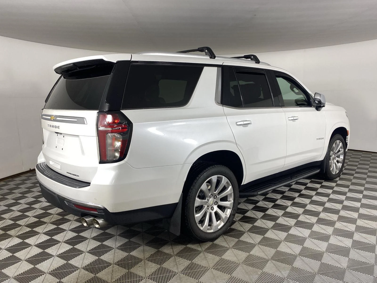Used 2023 Iridescent Pearl Tricoat Chevrolet Premier image 7