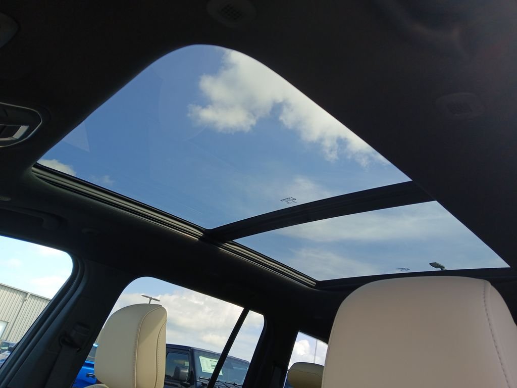 New 2027 Fathom Blue Pearlcoat Jeep Limited image 19