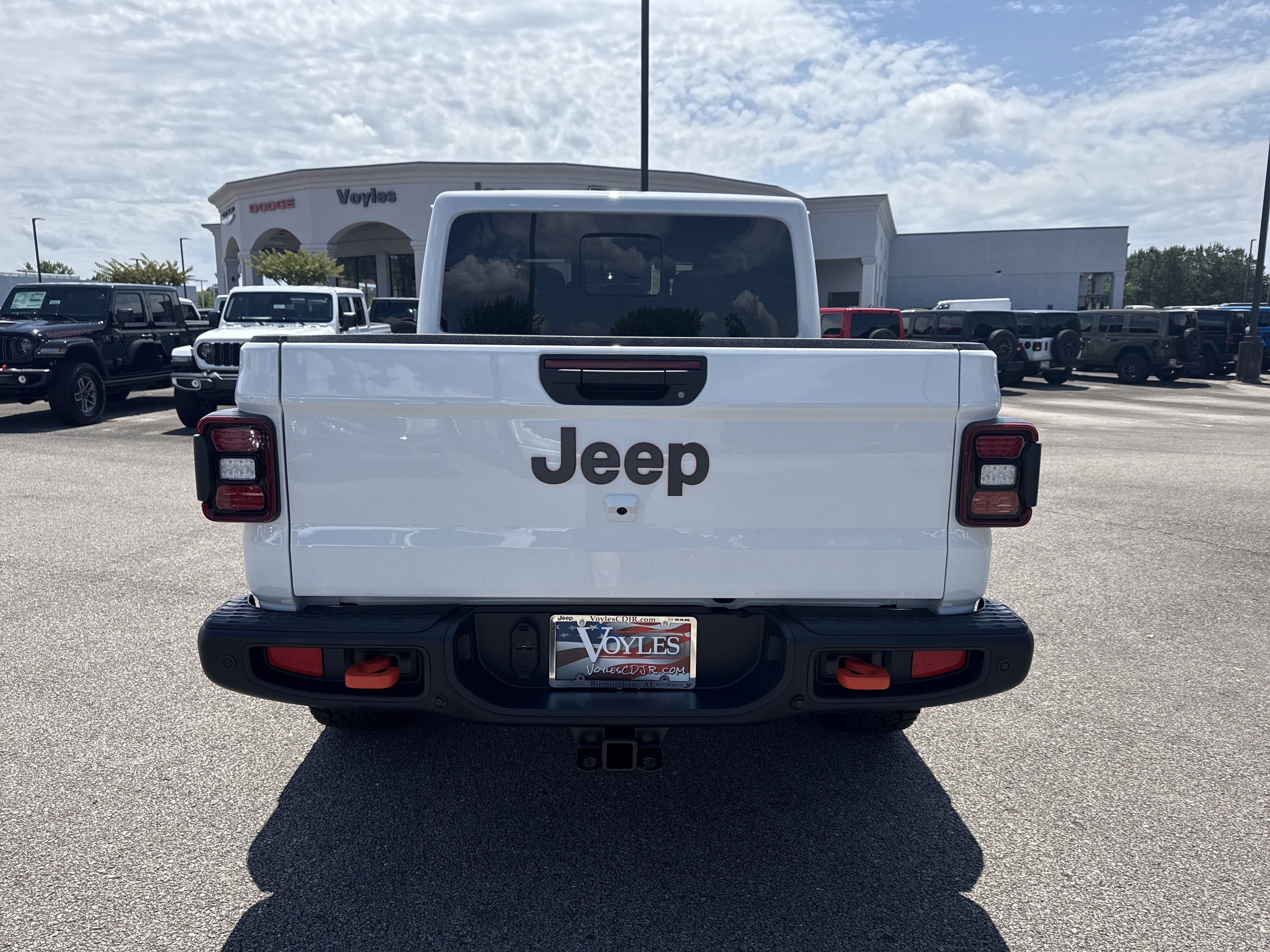 New 2026 Bright White Clear-Coat Exterior Paint Jeep Mojave X image 6