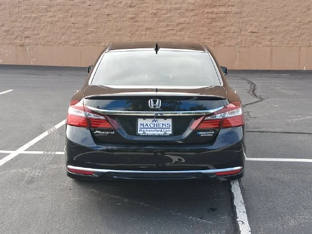 Used 2017  Honda Touring image 4