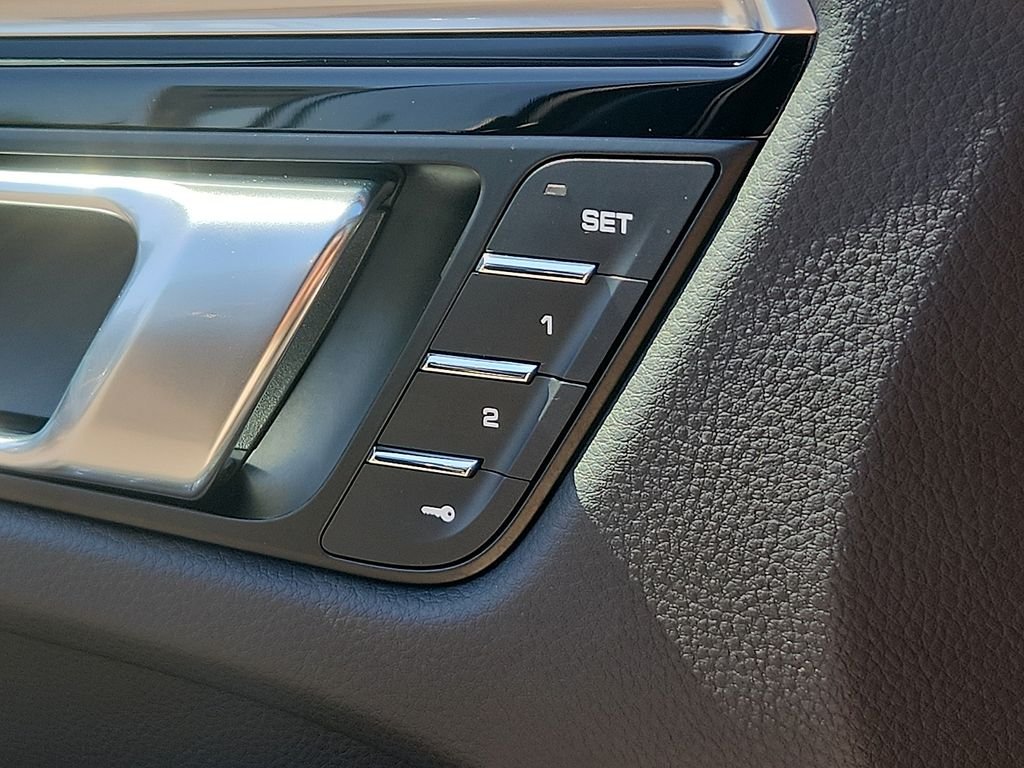 Used 2022 Black Porsche Base image 25