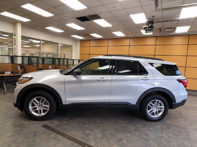 New 2026 Space White Metallic Ford Active image 4