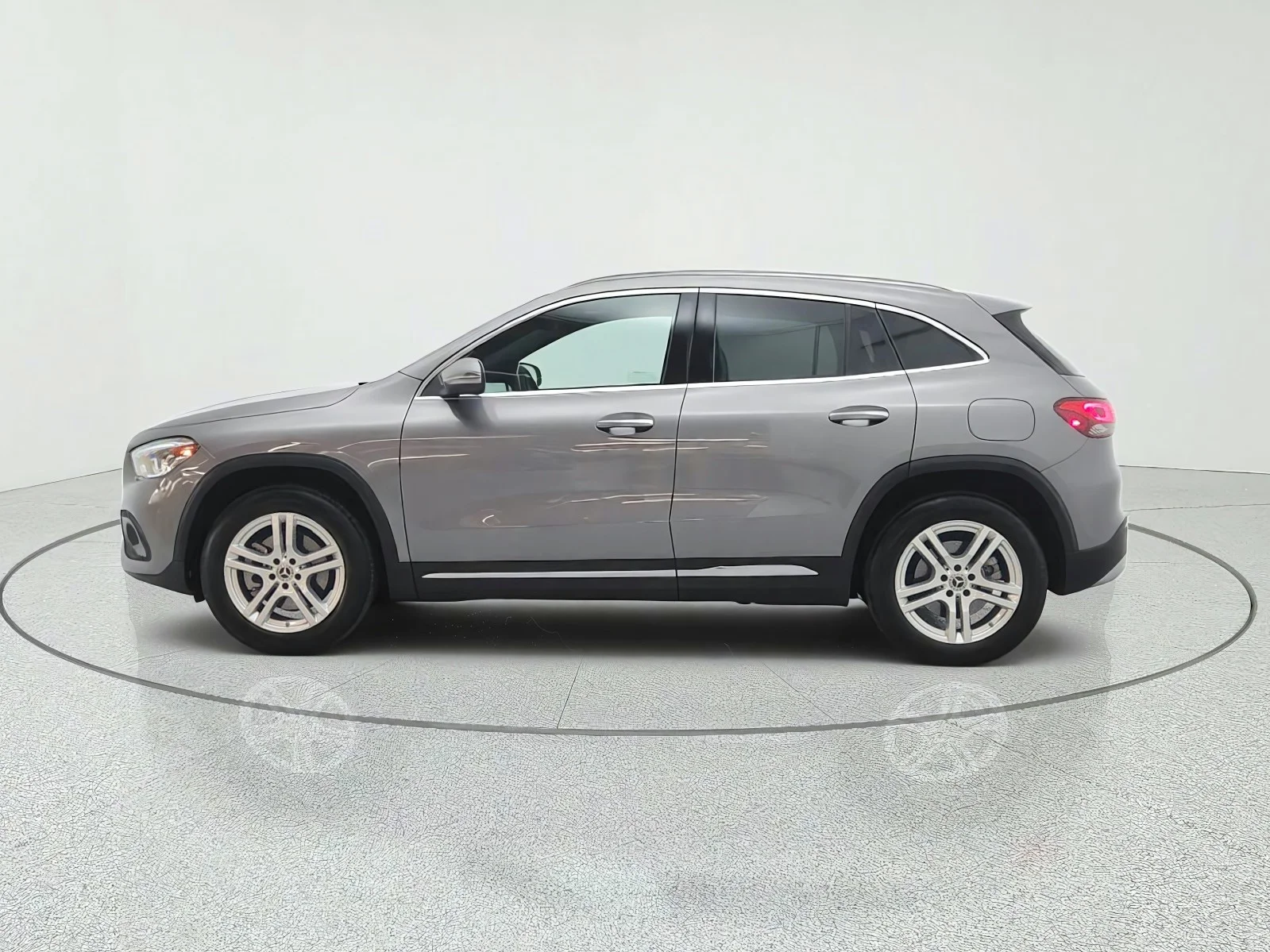 Used 2023 Mountain Grey Metallic Mercedes-Benz GLA 250 SUV image 8