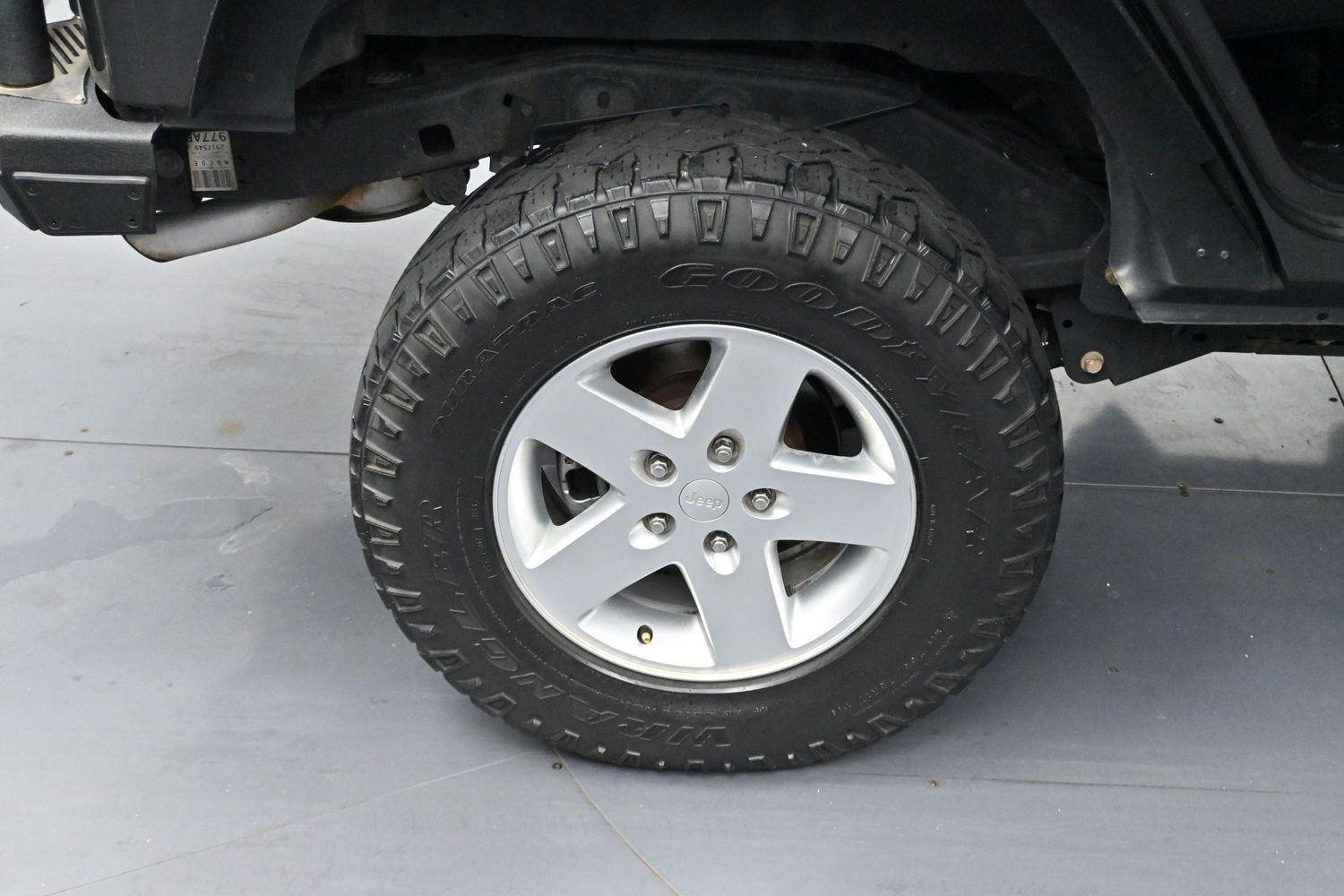 Used 2017 Granite Crystal Metallic Clearcoat Jeep Rubicon image 31