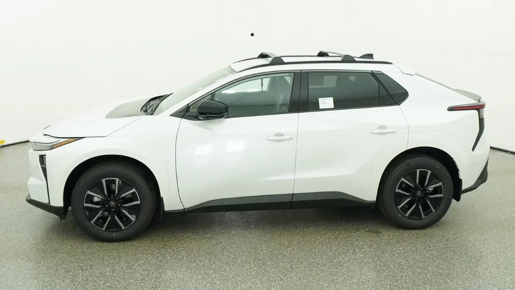 New 2026 Wind Chill Pearl Toyota XLE image 4
