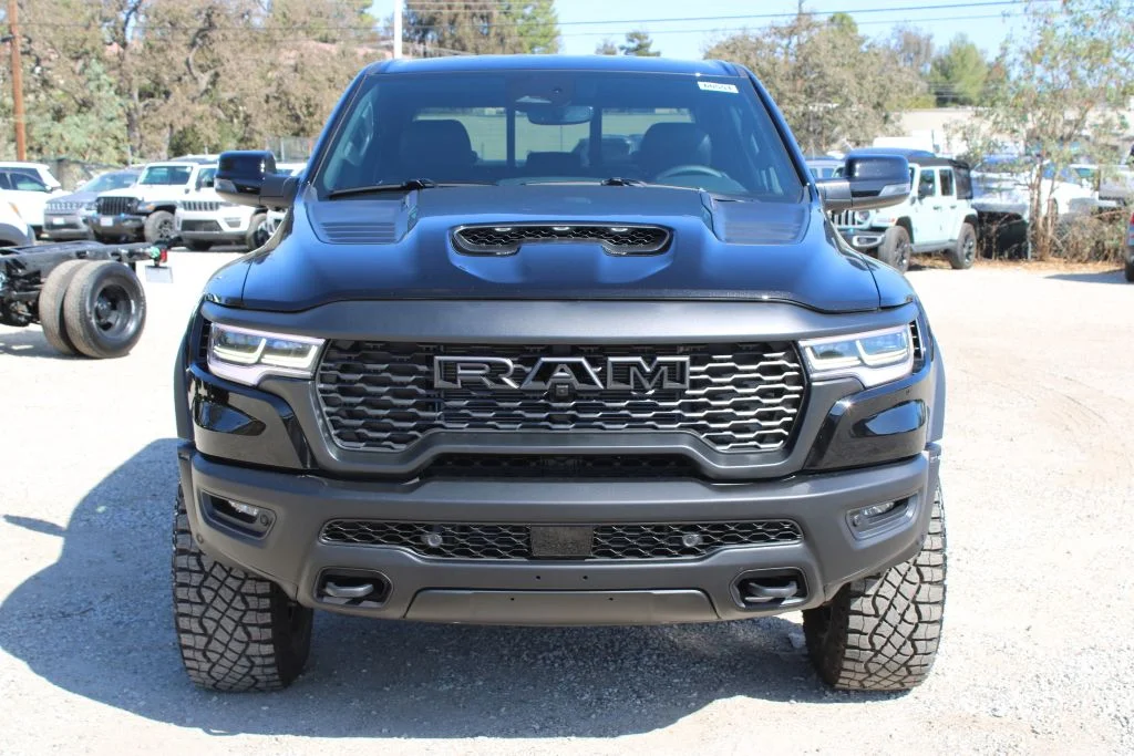 New 2026 Diamond Black Crystal Pearl-Coat Exterior Paint Ram RHO image 2
