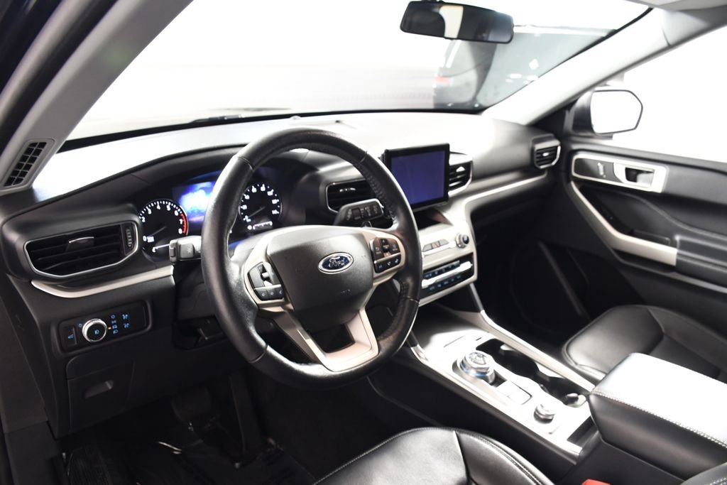 Used 2020 Agate Black Metallic Ford XLT image 12