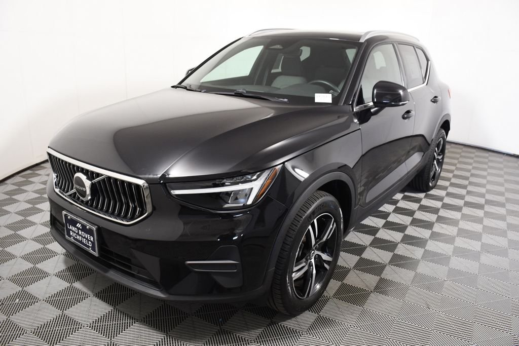2025 Volvo XC40 B5 Core Bright AWD's photo