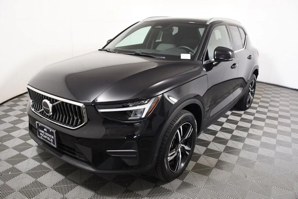 2025 Volvo XC40 B5 Core Bright AWD's photo