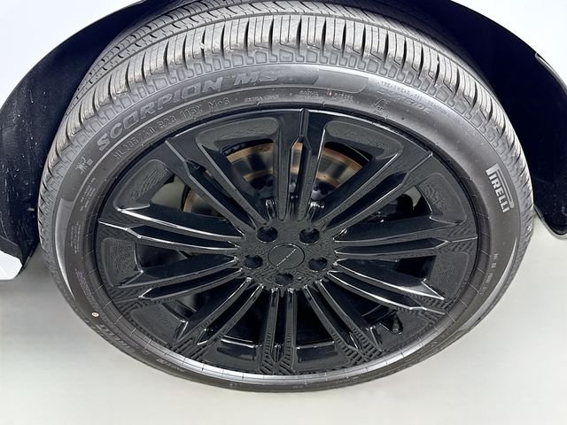 New 2026 Fuji White Land Rover Dynamic SE image 33