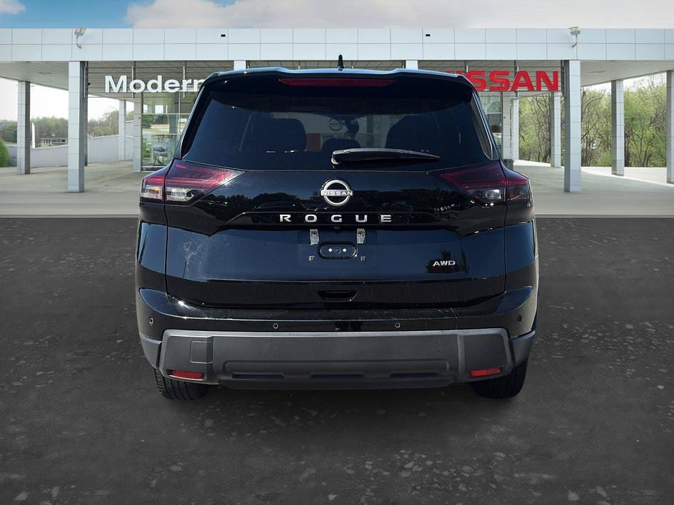 Used 2025 Super Black Nissan SV image 4