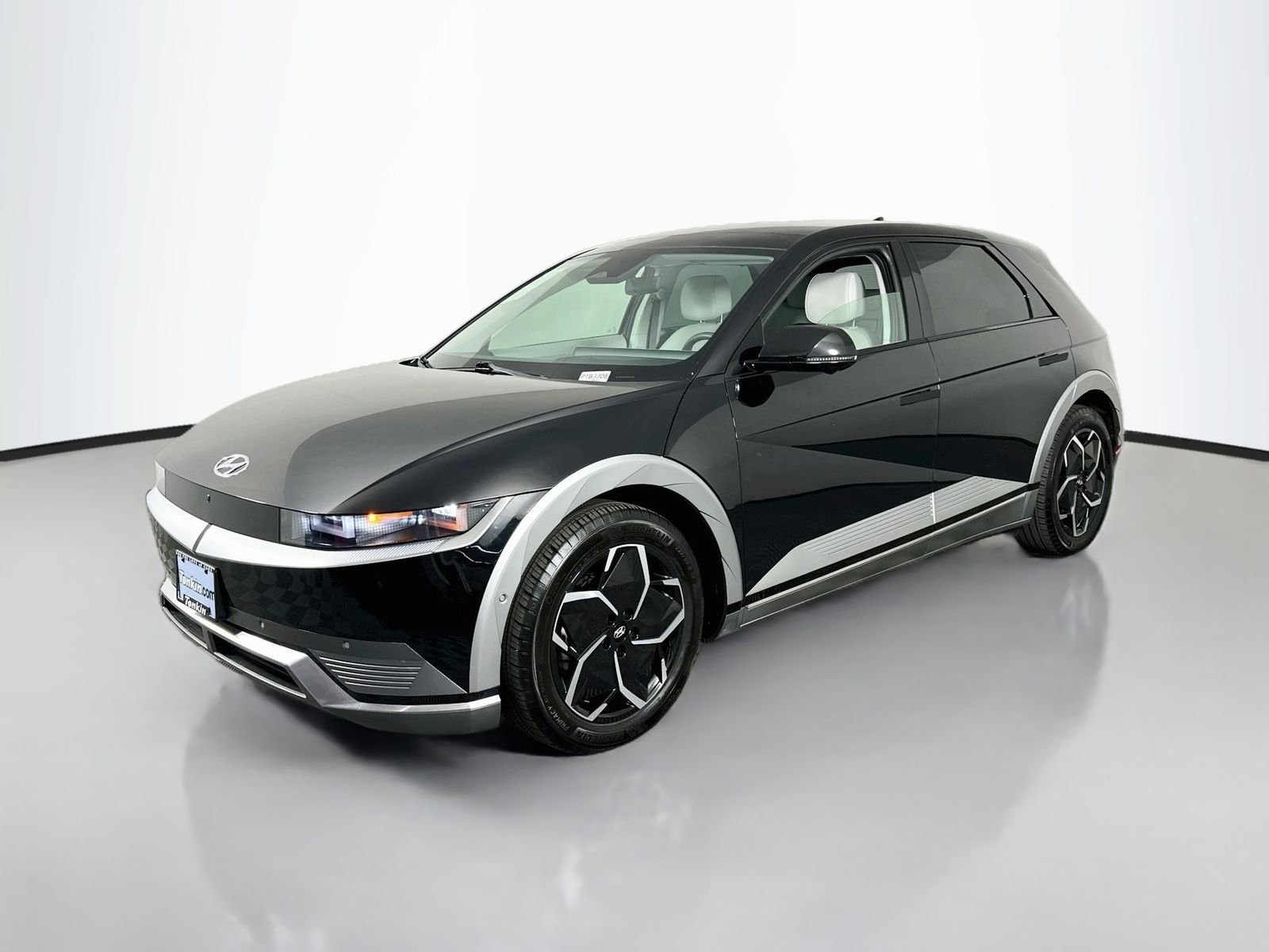 Used 2024 Abyss Black Hyundai Limited image 3