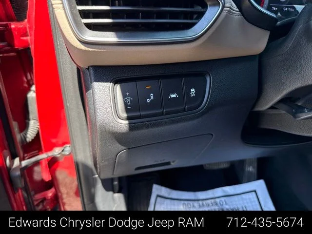 Used 2019 Red Hyundai SE image 16