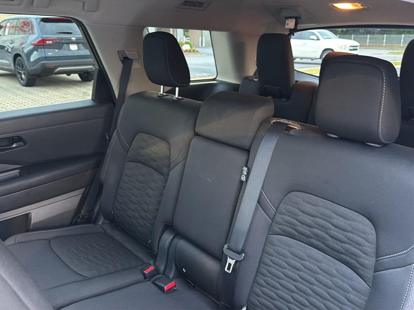 2025 Nissan Pathfinder SV - Photo 32