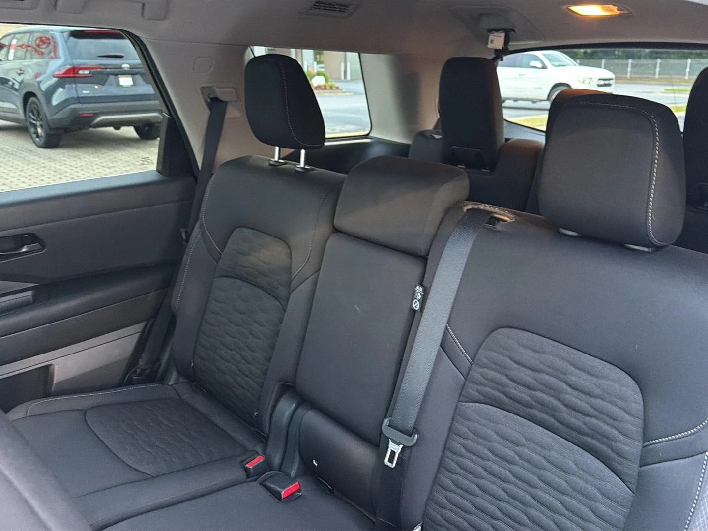 2025 Nissan Pathfinder SV - Photo 32