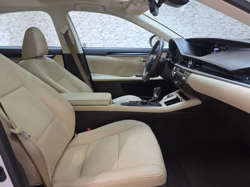 Used 2018 White Lexus 350 image 9