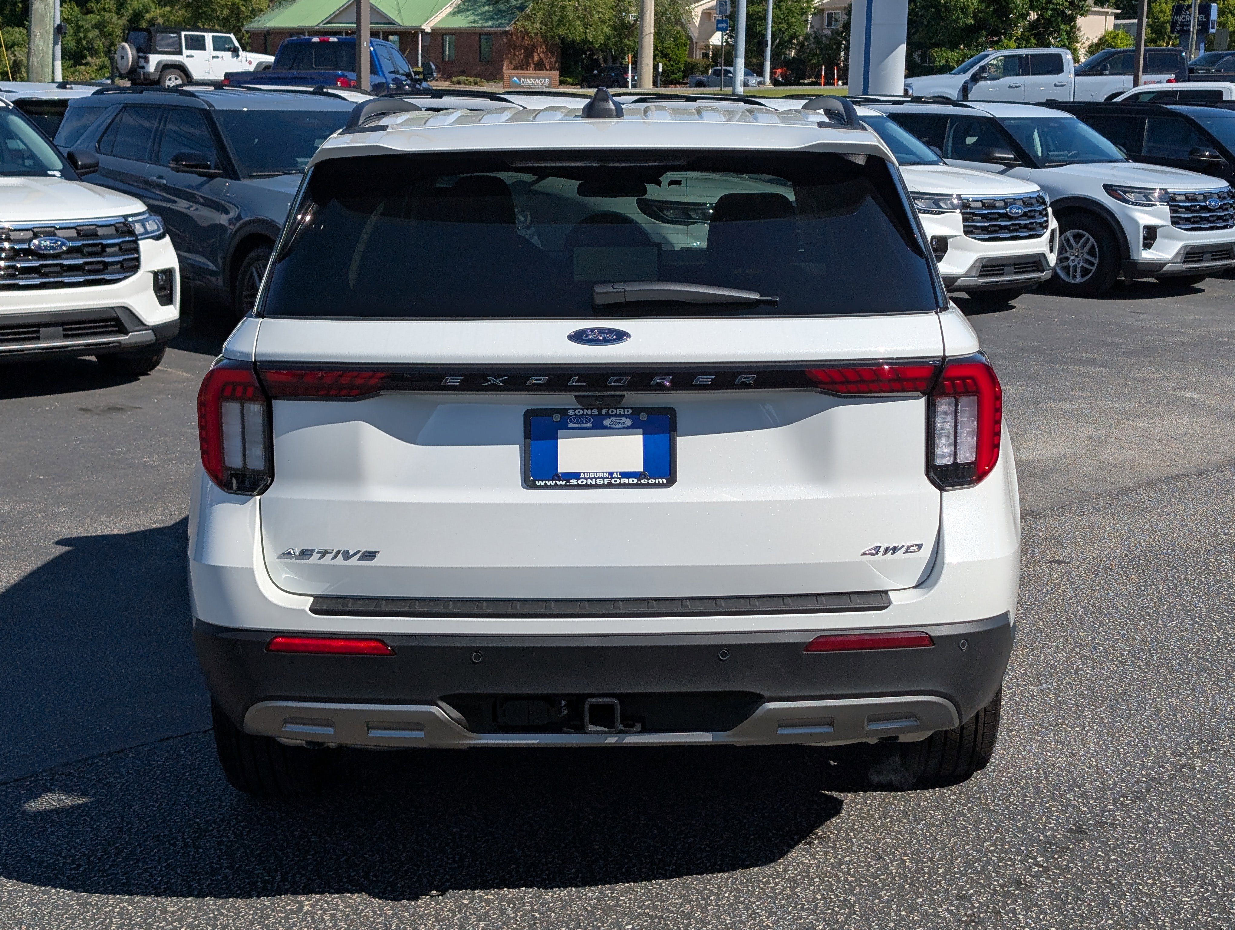 New 2026 Star White Metallic Tri-Coat FORD Active image 10