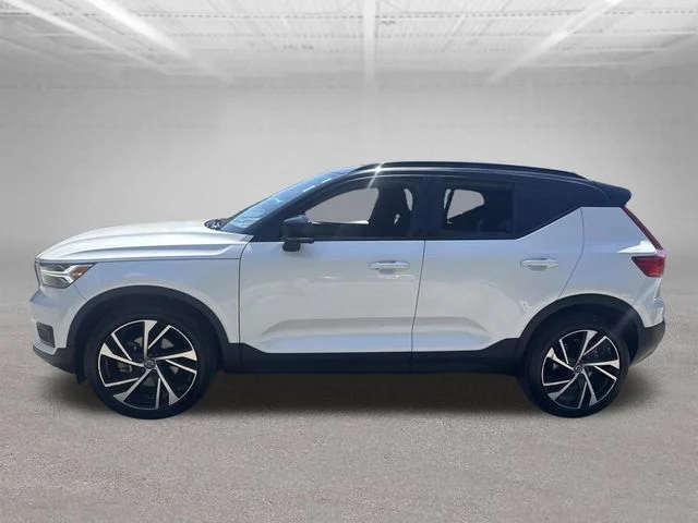 Used 2021 White Volvo R-Design image 13