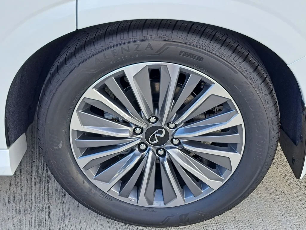 New 2026 RADIANT WHITE INFINITI Luxe 2WD image 6